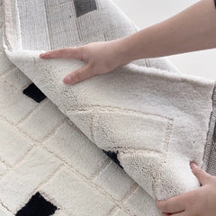 Black Square polypropylene rug - image 4